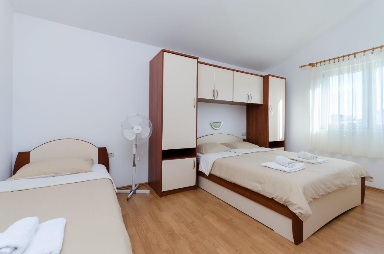 Apartments Marija P Lopar Exterior photo
