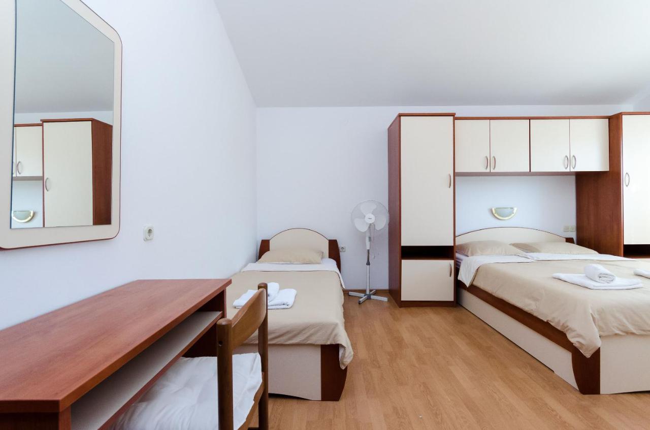 Apartments Marija P Lopar Exterior photo